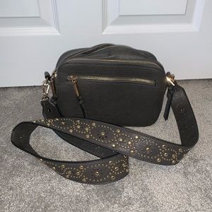 Free People Purse crossbody, gold detail and hardware. Excellent condition